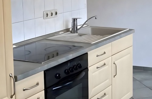 Frauendorf Apartment | Apartment 'Jungfernteich' with Balcony and Wi-Fi