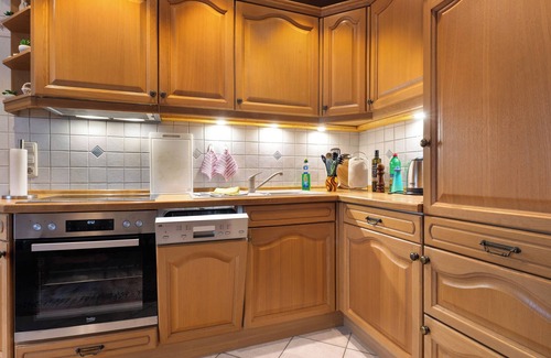 Theene Apartment | Apartment 'Kaiser' with Shared Terrace, Shared Garden and Wi-Fi