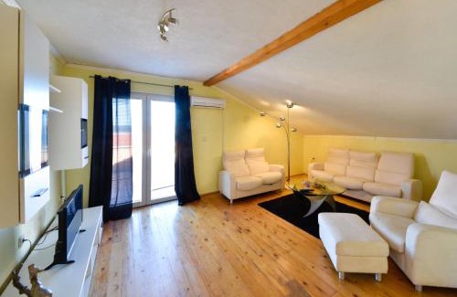 Gornji Karin Apartment | Apartment Karla by Interhome