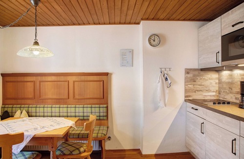 Mittenwald Apartment | Apartment 'Karwendelblick' with Mountain View, Balcony and Wi-Fi