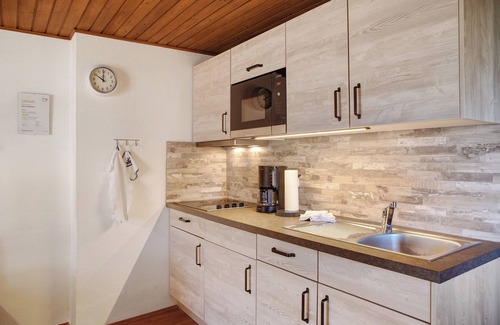 Mittenwald Apartment | Apartment 'Karwendelblick' with Mountain View, Balcony and Wi-Fi