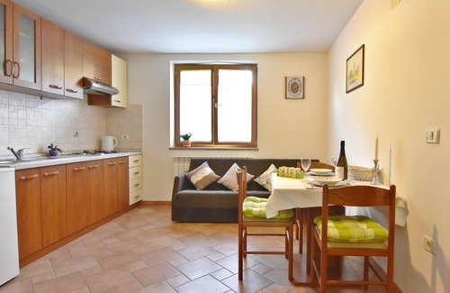 Katoro Apartment | Apartment Katoro, 100 m from the beach, WiFi, TV, large garden, parking
