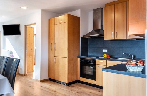 San Lorenzo di Sebato Apartment | Apartment 'Kehrerhof - Panorama' with Mountain View, Balcony & Wi-Fi