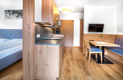 Hinterstoder Apartment | Apartment Kl. Priel, balcony, mountain view, 5 beds - Appartementhaus Madlen