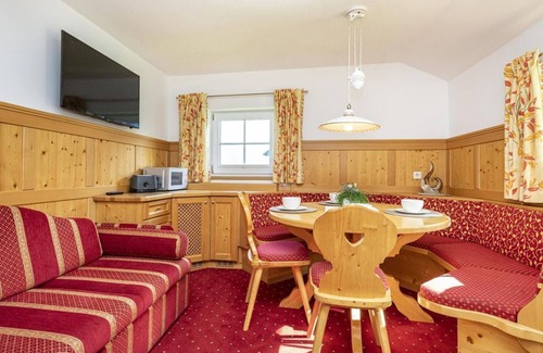 Flachau Bed & Breakfast | Apartment Klinglhub 2 (5 pers/2 bedrooms) - Pension Klinglhub