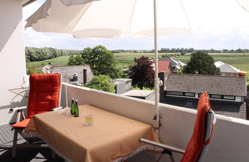 Horumersiel Apartment | Apartment 'Korthals 41' with Balcony