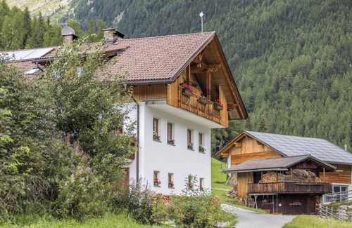 Valle Aurina Apartment | Apartment "Kuglerhof 2" with Mountain View, Wi-Fi, Balcony, Terrace & Garden; Pet Friendly