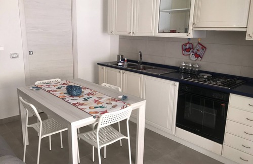 Scoglitti Apartment | Apartment 'L'ancora Di Via Del Mare' with Private Terrace, Wi-Fi and Air Conditioning