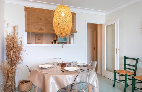 Bourgenay Apartment | Apartment 'La Houle, Appartement Face Mer' with Sea View, Balcony and Wi-Fi