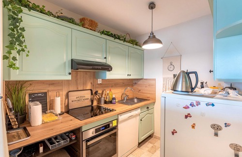 Bourgenay Apartment | Apartment 'La Houle, Appartement Face Mer' with Sea View, Balcony and Wi-Fi