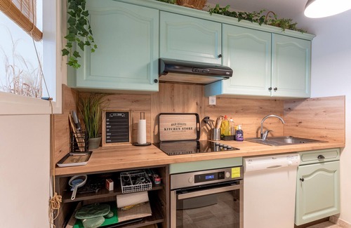 Bourgenay Apartment | Apartment 'La Houle, Appartement Face Mer' with Sea View, Balcony and Wi-Fi