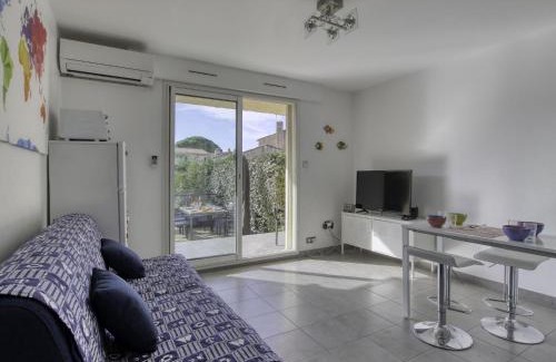 Saint-Cyr-sur-Mer Apartment | Apartment L'Ile heureuse-8 by Interhome