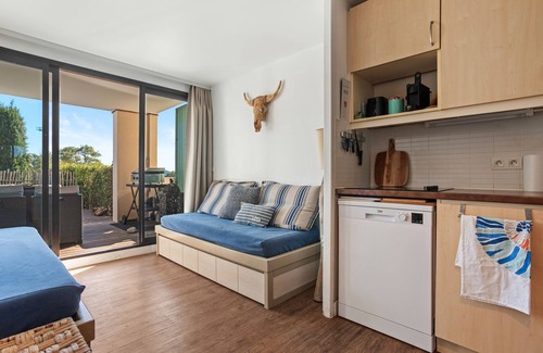 Les Restanques Apartment | Apartment 'La Boheme' with Shared Pool, Private Terrace and Shared Garden