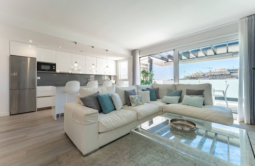 Mijas Apartment | Apartment "La Cala Calaserena" with Shared Pool & Wi-Fi