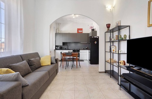 Concorezzo Apartment | Apartment 'La Casa Del Gallo' with Balcony and Wi-Fi