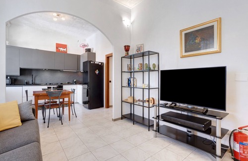 Concorezzo Apartment | Apartment 'La Casa Del Gallo' with Balcony and Wi-Fi