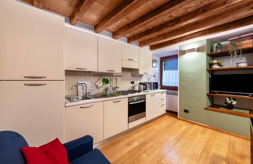 Citta Antica Apartment | Apartment "La Casetta" in the Centre with Balcony, A/C & Wi-Fi