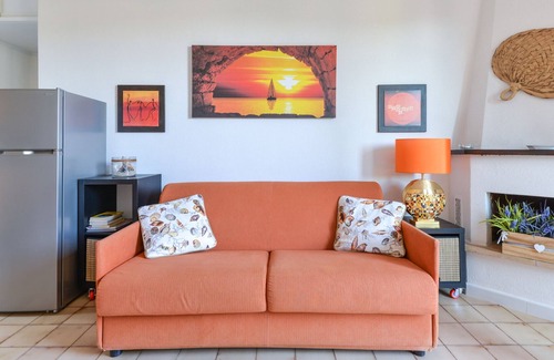 Cavo Apartment | Apartment 'La Casina Di Cavo' with Private Garden and Air Conditioning