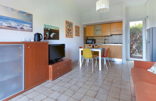 Cavo Apartment | Apartment 'La Casina Di Cavo' with Private Garden and Air Conditioning