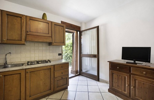 Rossi Apartment | Apartment 'La Cicala 1' with Shared Pool, Private Terrace and Shared Garden
