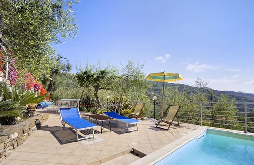 Rossi Apartment | Apartment 'La Cicala 2' with Shared Pool, Private Terrace and Shared Garden
