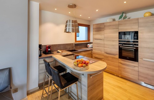 Les Carroz-d'Araches Apartment | Apartment 'La Pointe D'Areu' with Mountain View, Private Terrace and Wi-Fi