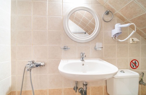 Notos Apartment | Apartment "La Pazzeli Groundfloor" with Sea View, Balcony & Wi-Fi