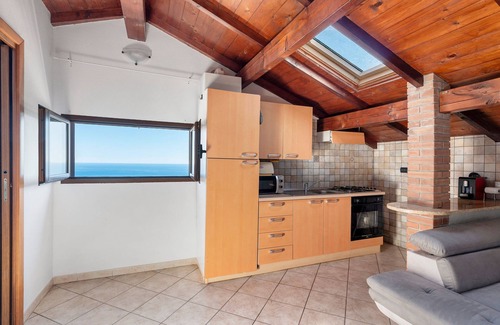 Cipressa Apartment | Apartment 'La Quiete Nel Bosco' with Sea View, Private Garden and Wi-Fi