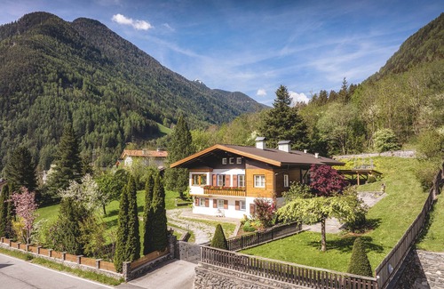 Molini di Tures Apartment | Apartment "La Residenz" with mountain views and WiFi