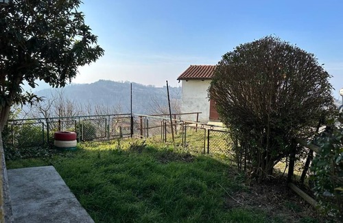 Benevello Apartment | Apartment 'La Seconda Terrazza Di Benevello' with Mountain View, Wi-Fi and Air Conditioning