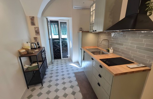 Bordighera Apartment | Apartment 'La Tana Dei Marinai' with Wi-Fi and Air Conditioning