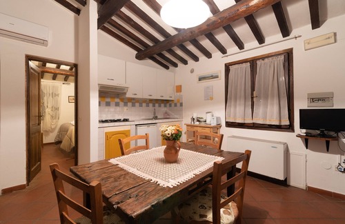 Ferretto House | Apartment "La Vecchia Fornace Casa Bianca" with Shared Pool & Wi-Fi