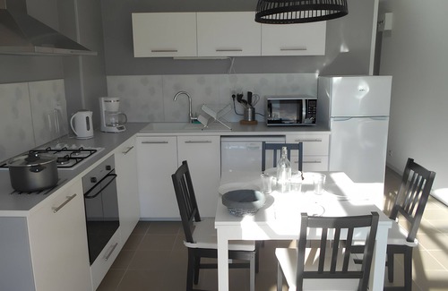 Meynes Apartment | Apartment 'La Vie Est Belle' with Shared Pool, Wi-Fi and Air Conditioning