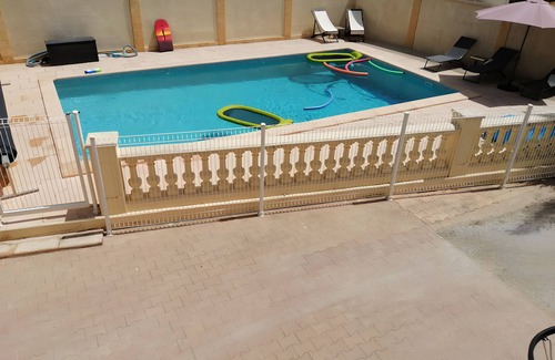 Meynes Apartment | Apartment 'La Vie Est Belle' with Shared Pool, Wi-Fi and Air Conditioning