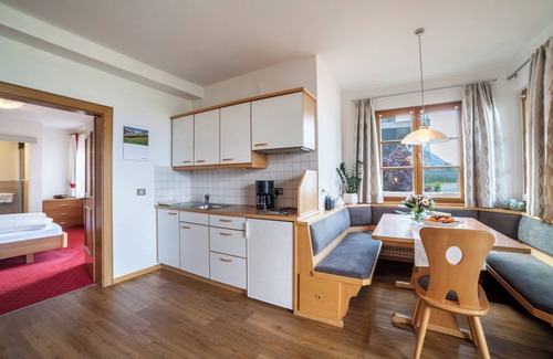 Schenna Apartment | Apartment "Laugen Rainegg" with Mountain View, Wi-Fi, Garden & Balcony