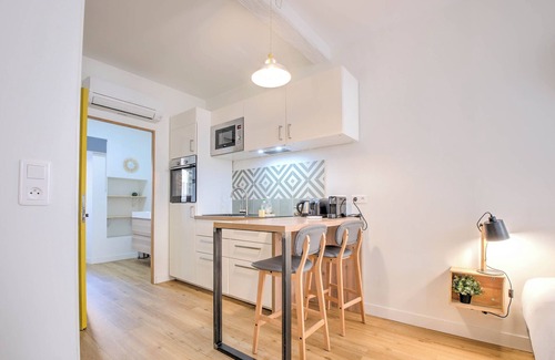 Perigueux Apartment | Apartment 'Le Charmant' with Wi-Fi and Air Conditioning