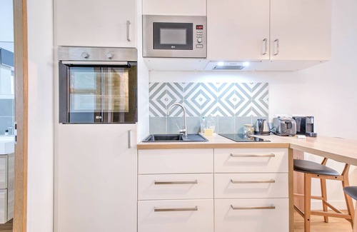 Perigueux Apartment | Apartment 'Le Charmant' with Wi-Fi and Air Conditioning