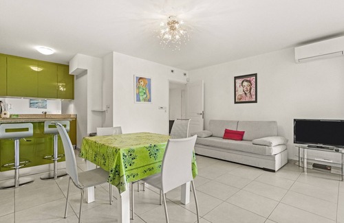 Boulouris-sur-Mer Apartment | Apartment 'Le Deux Pièces Des Rivages' with Sea View, Wi-Fi and Air Conditioning