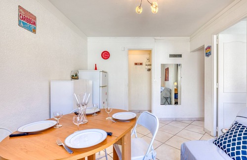 Palavas-les-Flots Apartment | Apartment 'Le Cocoon À 30m De La Plage' with Wi-Fi and Air Conditioning