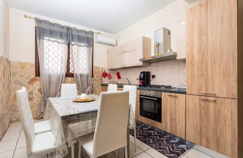 Monte Po-Nesima-San Leone-Rapisardi Apartment | Apartment 'Le Palme' with Shared Garden, Wi-Fi and Air Conditioning