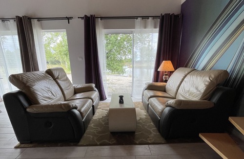 Queyrac Apartment | Apartment 'Le Panoramique Du Lac D'isachris' with Lake View