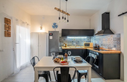 Centro Storico Apartment | Apartment 'Leonardò, Non Solo Mare' with Shared Terrace and Air Conditioning
