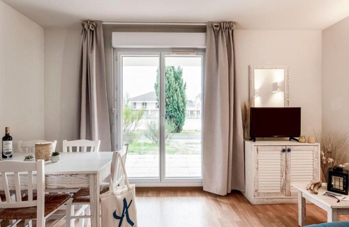 Le Verdon-sur-Mer Apartment | Apartment Les Alcyons T2 by Interhome