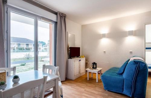 Le Verdon-sur-Mer Apartment | Apartment Les Alcyons T2 by Interhome