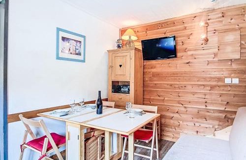 Les Almes Apartment | Apartment Les Chaudes Almes by Interhome
