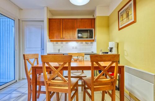 Maubuisson Apartment | Apartment Les Grands Pins-3 by Interhome