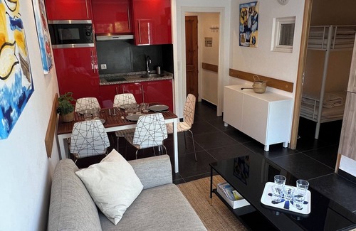 Llanca Apartment | Apartment Llanca Sea view, Swimming pool and 5min walk to the beach