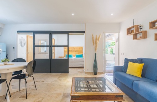 Auriol Apartment | Apartment 'Lobéal' with Shared Pool, Wi-Fi and Air Conditioning