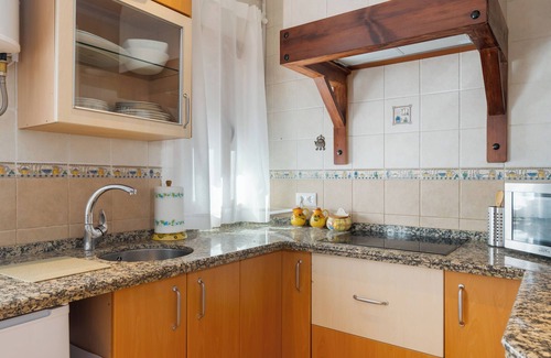 Carmona Apartment | Apartment 'Lolita' with Shared Garden, Wi-Fi and Air Conditioning