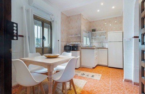 Carmona Apartment | Apartment 'Lucero' with Shared Garden, Wi-Fi and Air Conditioning